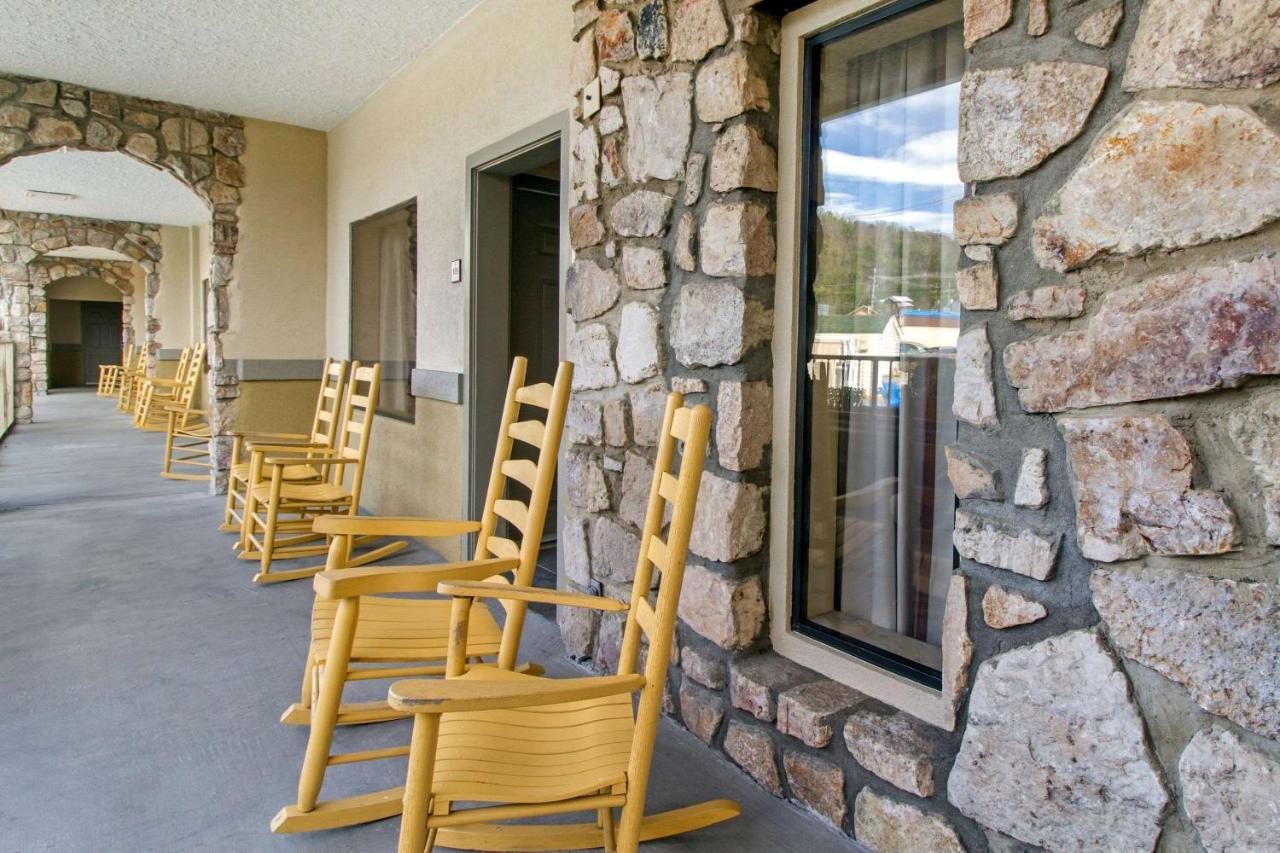 Econo Lodge Inn & Suites Gatlinburg At The Convention Center Exterior foto